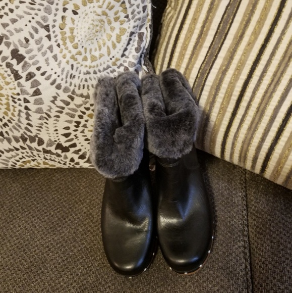 UGG Boots - Picture 5 of 6